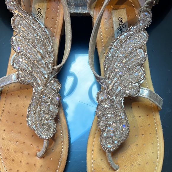 Adorable angel wings gold use maybe a few times - Picture 2 of 6